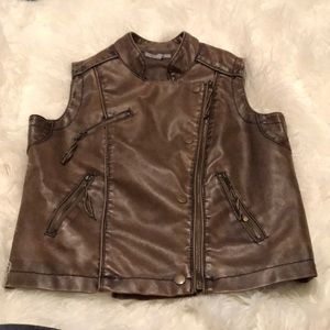 Voice size medium faux leather vest